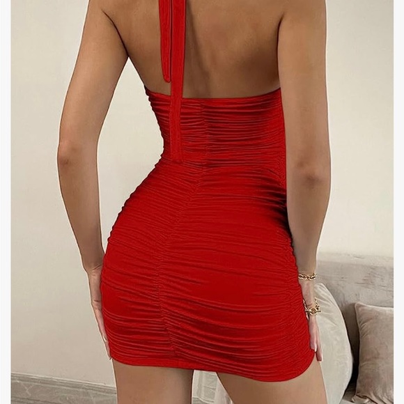 Amazon Bodycon Ruched Halter Dress - Picture 3 of 8